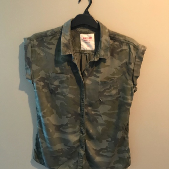 Camo shirt, fits more like S or M - Picture 2 of 3
